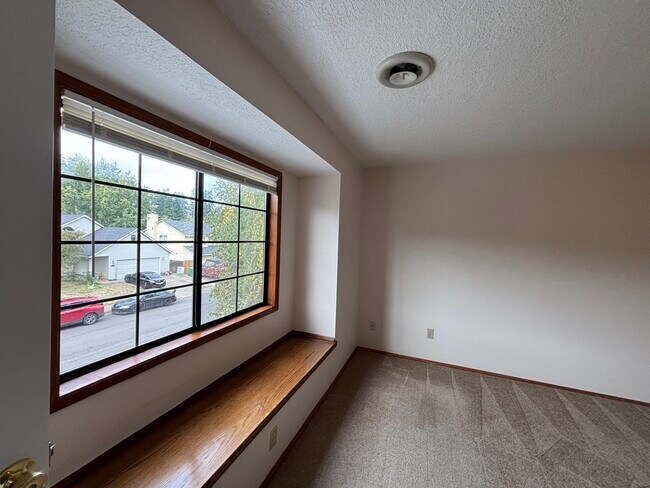 Building Photo - 7050 SW 174th Ave