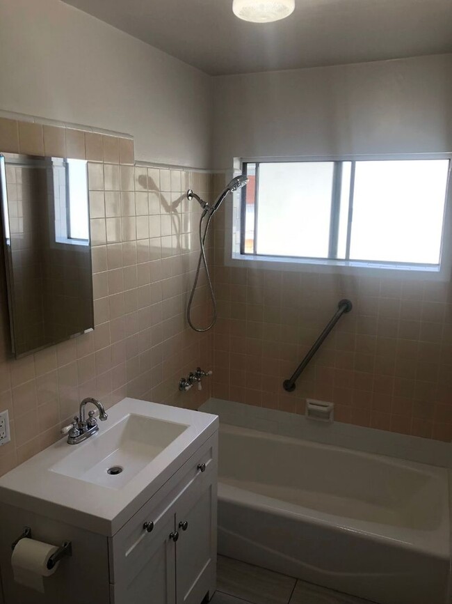 Building Photo - Beautiful Remodeled 3bd 2ba House in Wiseb...