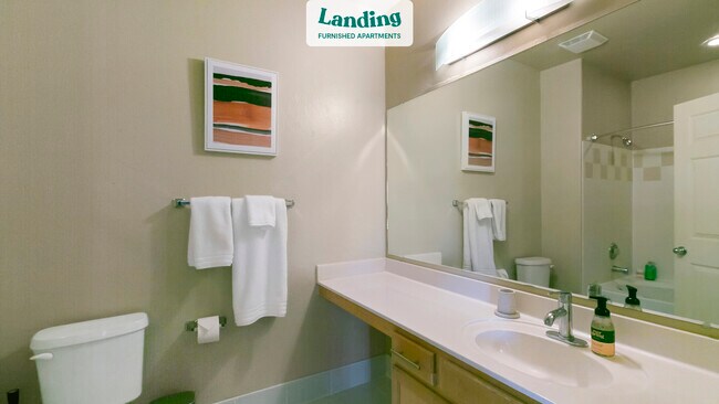 Building Photo - 10950 N La Cañada Dr