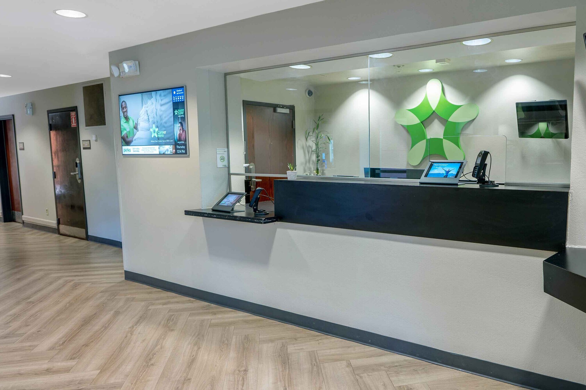 Building Photo - Furnished Studio-Hartford - Farmington