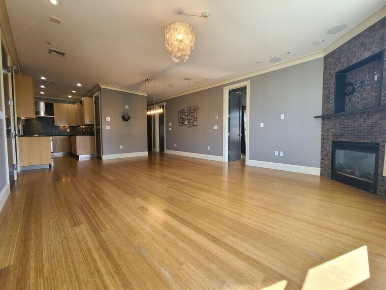 Building Photo - 354 Dorchester St