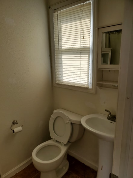 Building Photo - 556 E Yancey St