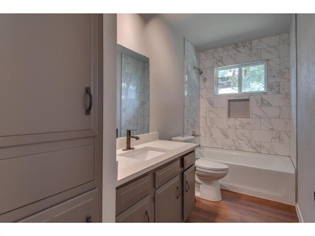 Building Photo - 606 Elderberry Cove