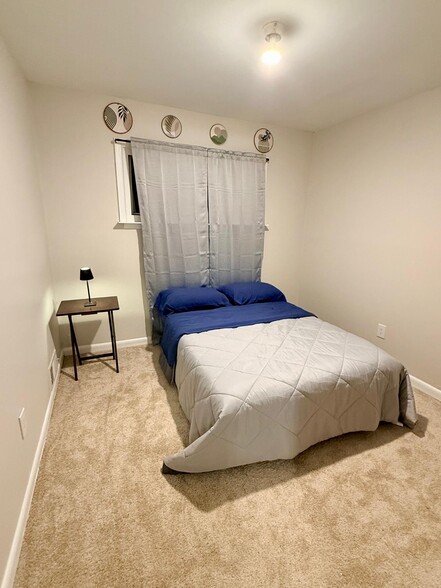 bedrooms(3) - 32360 Carlisle Pky