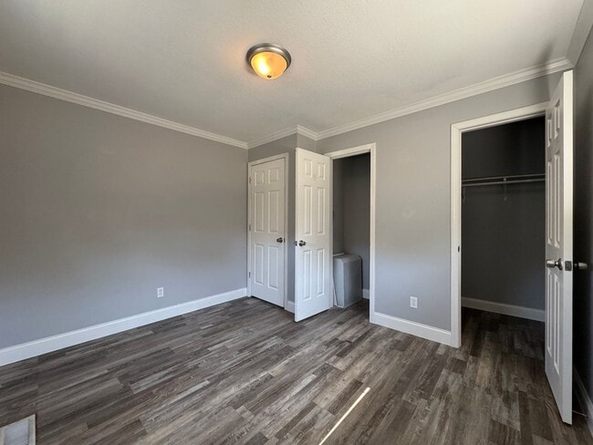 Building Photo - 1412 Carousel Rd