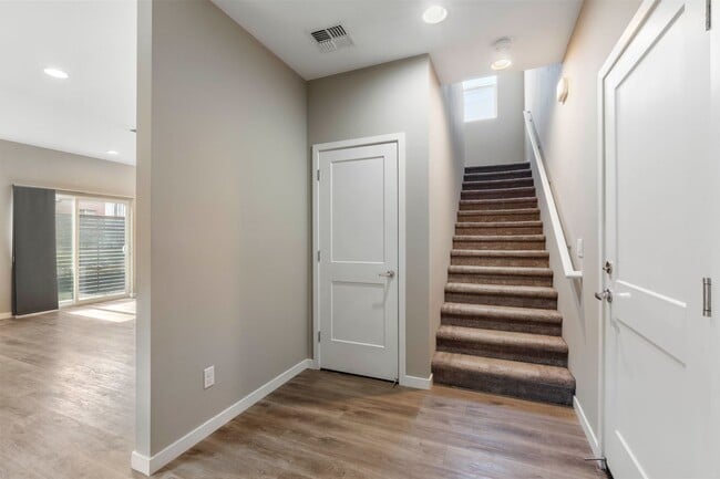 Building Photo - Modern Midtown Living