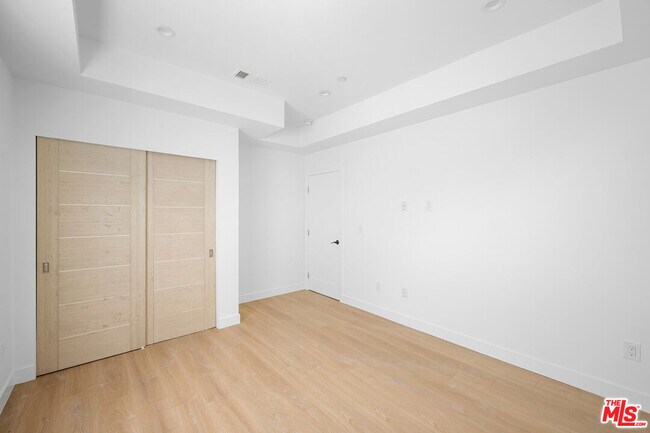 Building Photo - 5826 Craner Ave