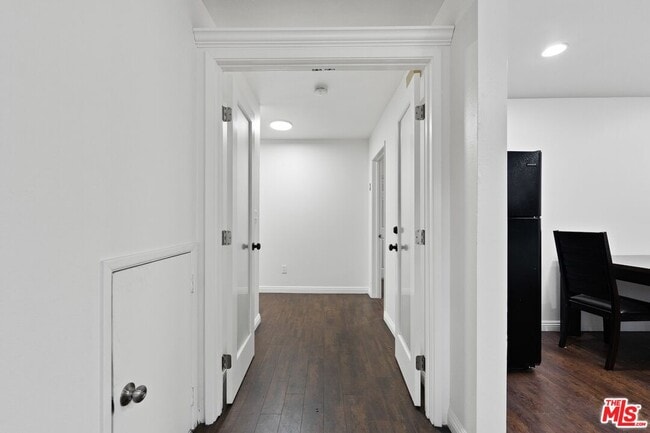 Building Photo - 1128 Irolo St