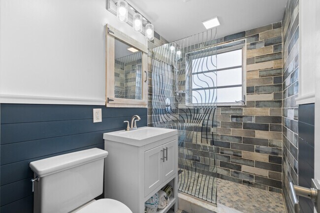 Building Photo - 624 Orton Ave