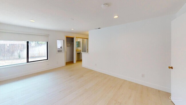 Building Photo - Welcome to your dream home! Single story R...