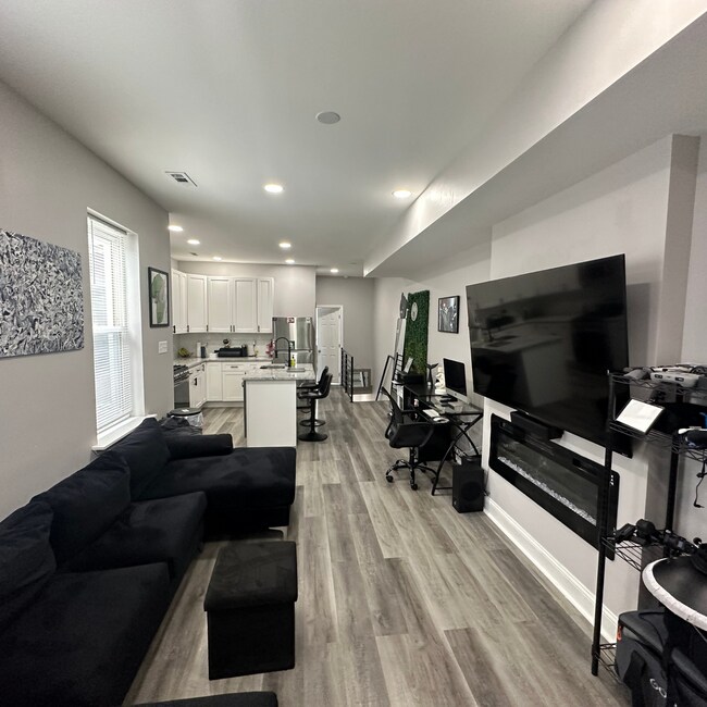 Living room - 921 N 66th St