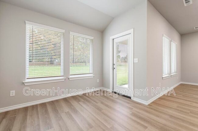 Building Photo - 2401 N Heritage Ranch Dr