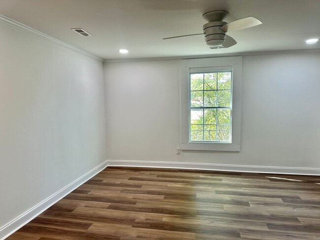 Building Photo - Recently Renovated 2-Bedroom Home in Hende...