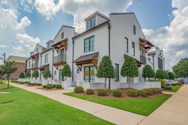 Building Photo - Beautiful 3 Bed 3.5 Bath Available Fall 2026! Move in Possible Prior to August!