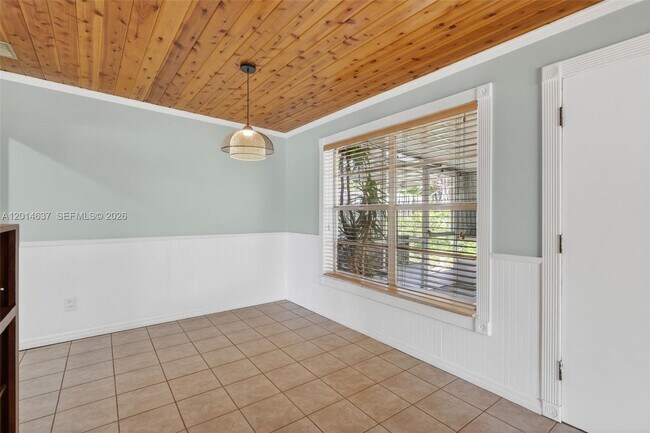 Building Photo - 2240 NE Rustic Way