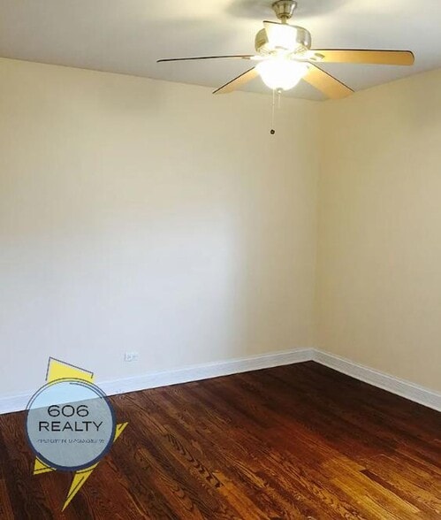 Building Photo - 4860 W Warner Ave