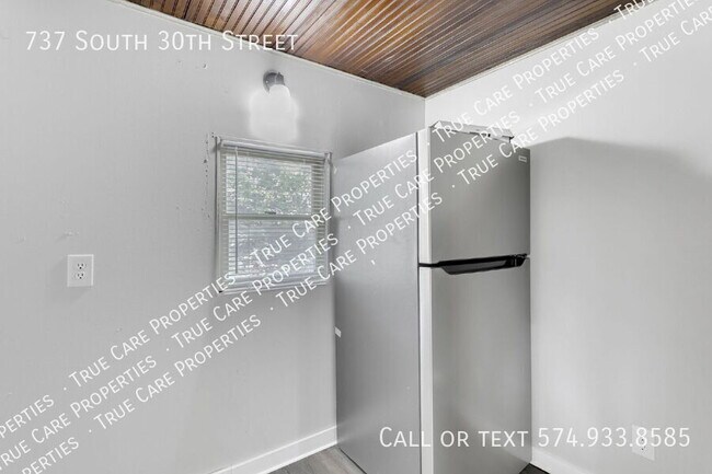 Building Photo - 737 S 30th St