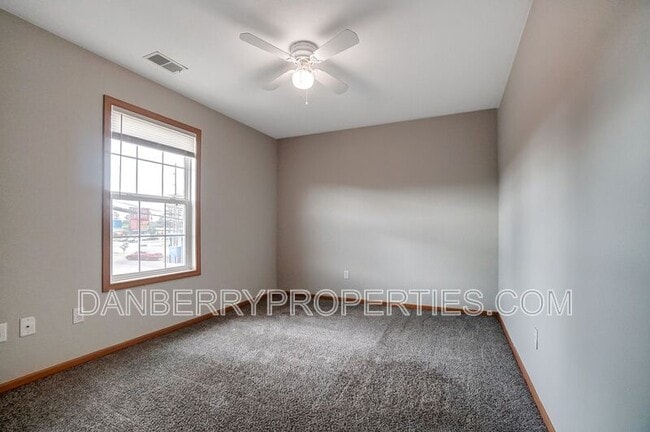 Building Photo - 1129 N Byrne Rd