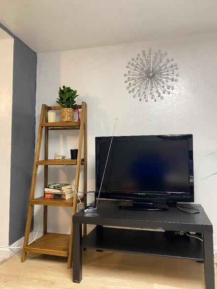 Building Photo - 1129 Magnolia Ave