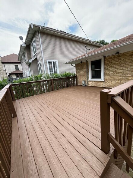 Building Photo - 127 S Forest Ave