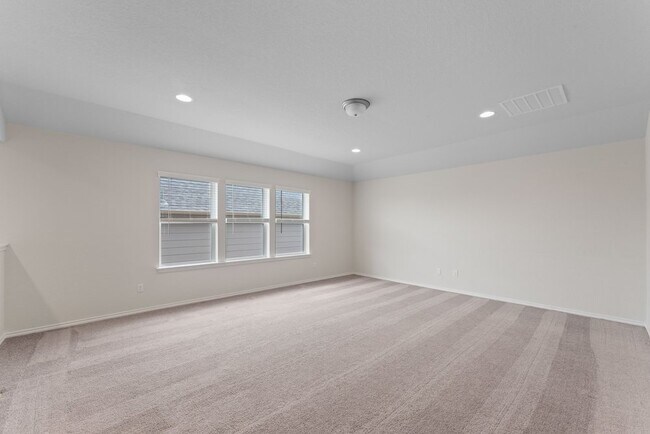 Building Photo - 942 Blue Violet