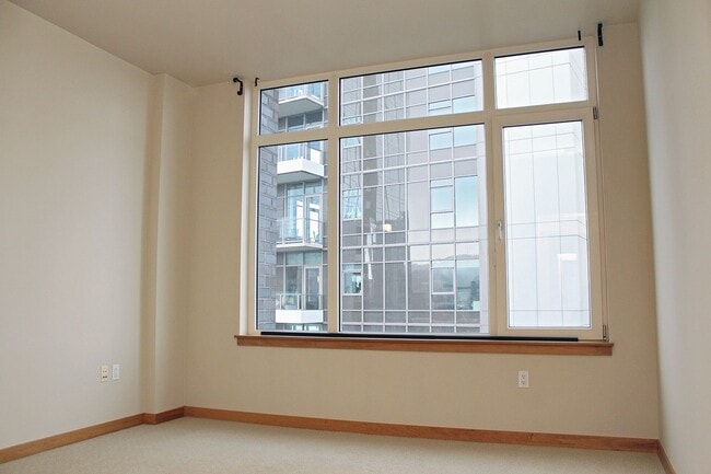 Building Photo - Luxurious 1+ Bedroom Pearl Loft at The Pin...