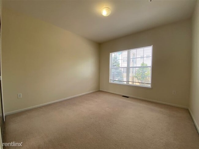 Building Photo - 1045 Maiden Ln