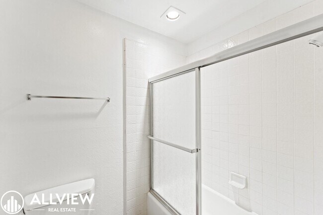 Building Photo - 255 Avenida Montalvo