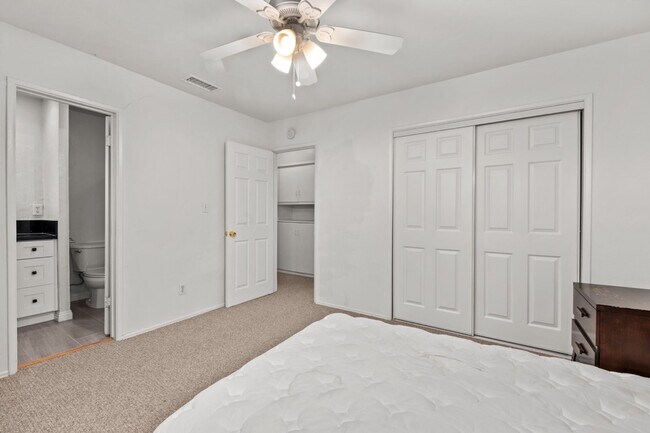 Building Photo - Attached garage!