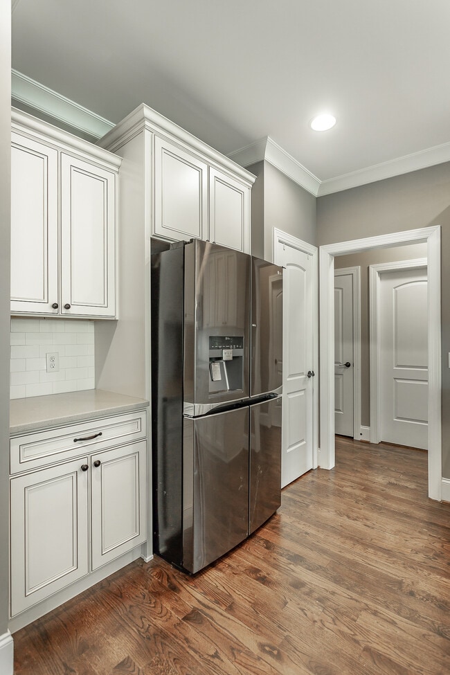 Building Photo - 7725 Peppertree Dr