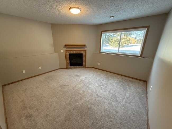 Building Photo - 10530 Pond Curve