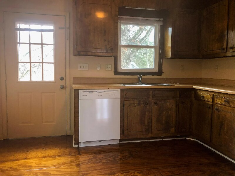 Building Photo - 4 Shore Dr