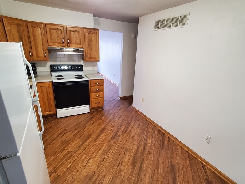 Kitchen Eat-in area - 1317 W 19th St