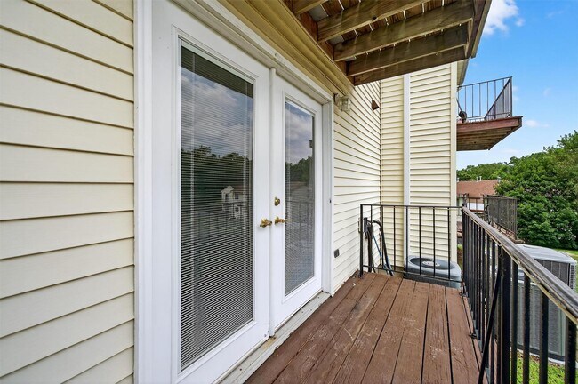 Building Photo - 276 Temple Hill Rd