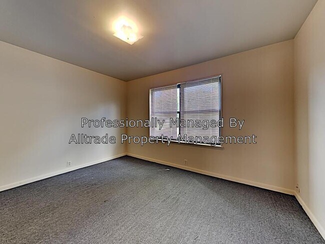 Building Photo - 5801 Russett Pl