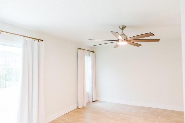 Building Photo - 208 Grande Lake Dr
