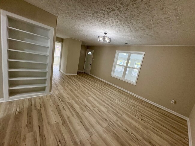 Building Photo - 6120 E 24th St