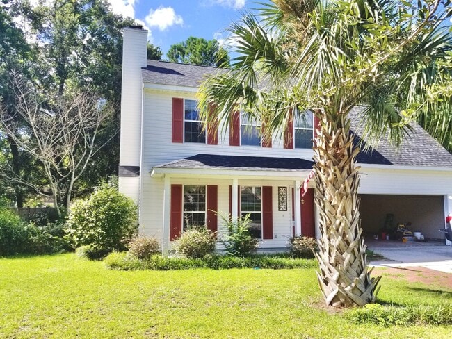 Building Photo - Charming 4 Bedroom Home in Center Lake Sub...