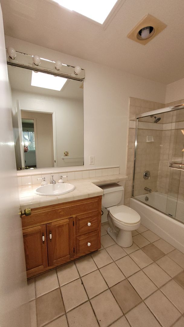 Building Photo - Friars Village - close to USD and Fashion Valley