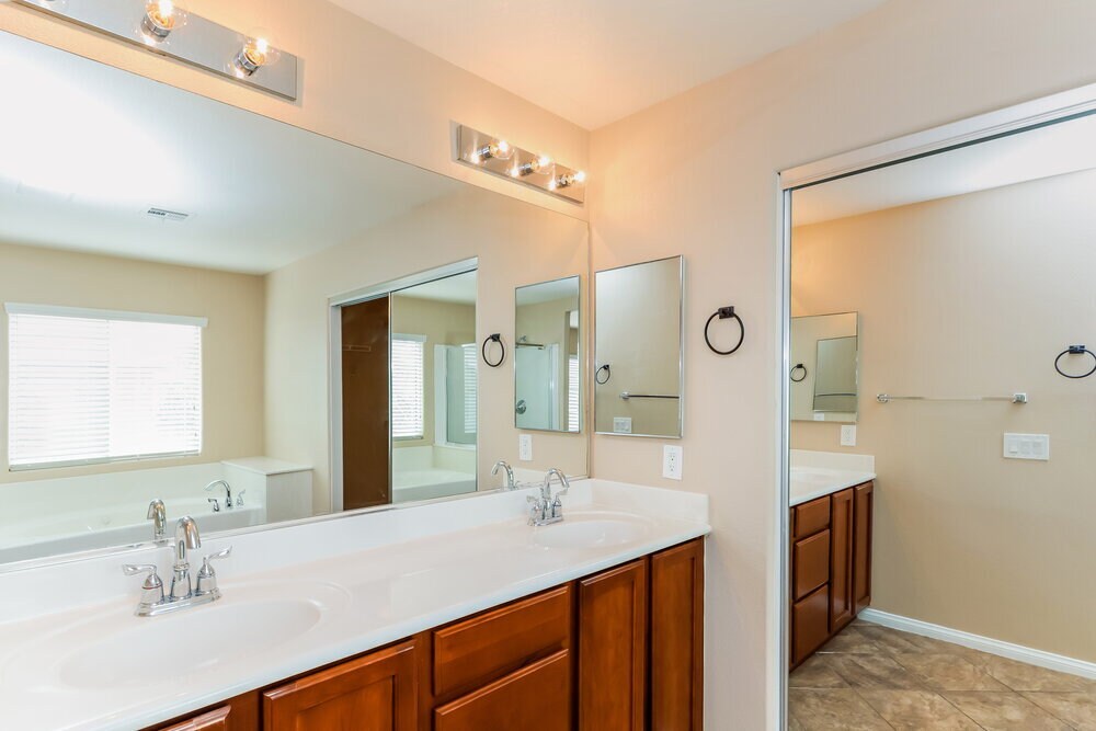 Building Photo - 9155 Dutch Oven Ct