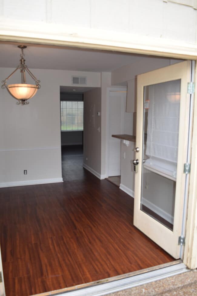 Building Photo - Updated photos coming soon…Great 2 Bedroom 1 1/2 Bath Townhome Now Available in River Plantation!