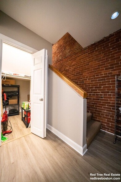 Building Photo - 191 Saint Botolph St