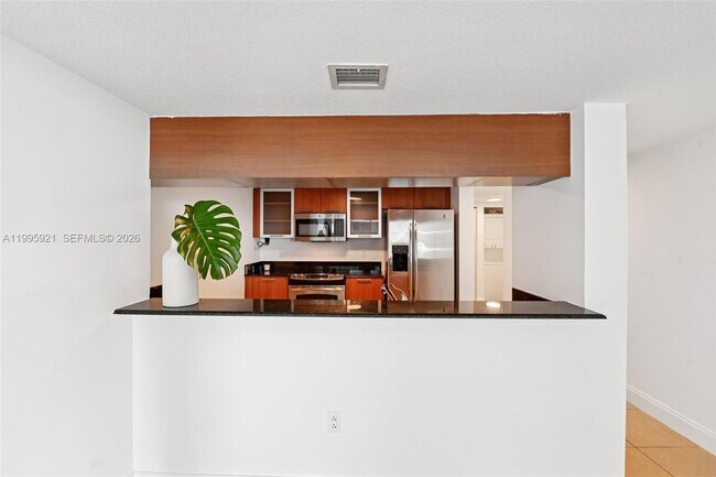 Building Photo - 1800 N Bayshore Dr