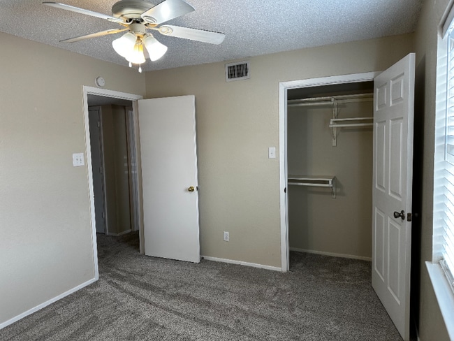 Building Photo - 1214 Baylor Ave