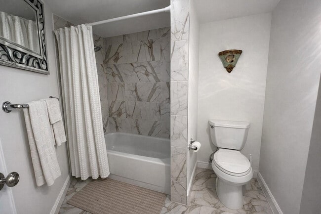 Building Photo - 2900 NE 14th Street Causeway