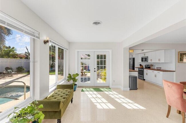 Building Photo - 1116 SE 13th Ct