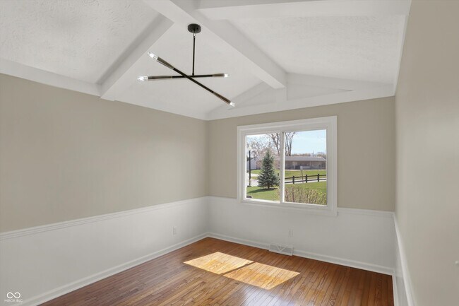 Building Photo - 3037 Golfview Dr