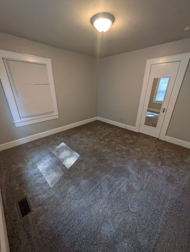 Building Photo - 3BD/2BA Home in Hickory
