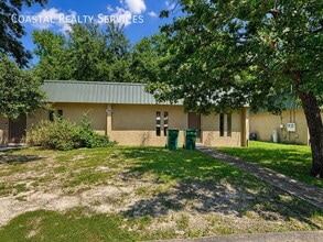Building Photo - 1009 Hondo Ave