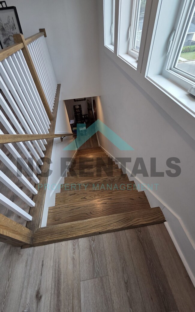 Building Photo - 1501 E Jones St